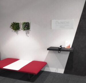 オフィスのエントランスコーナー受付の背景にも！